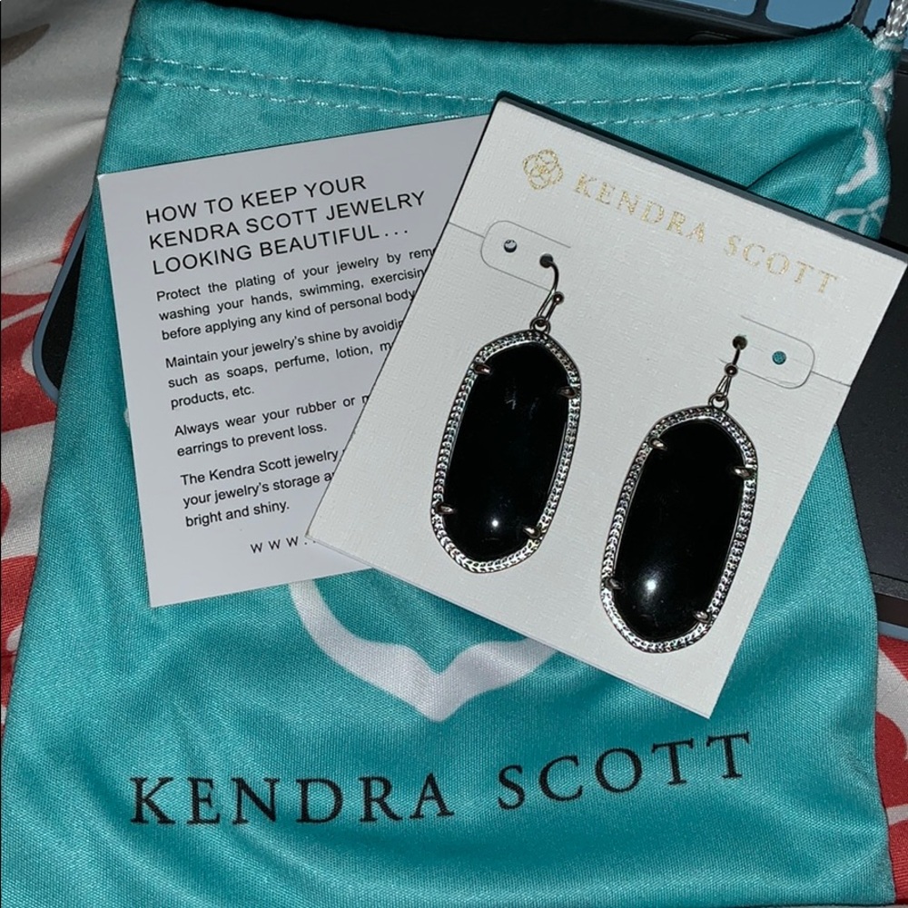 Black Kendra Elle drop earrings